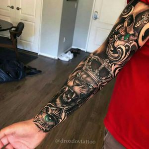 I love the color scheme on this. (I don't own the rights to this)  #lion #sleeve 