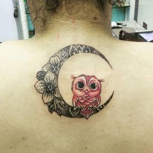 #owltattoo #moontattoo #cutetattoo #backtattoo #womenwithtattoos #arteffectstattoostudio #flowertattoo #lovetattoo 