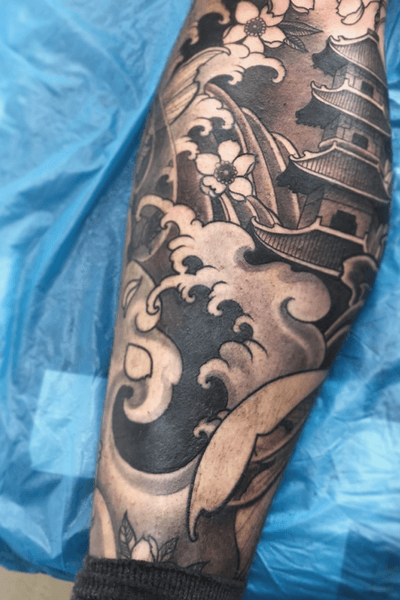 Legsleeve in progress:) #tattoodo #inkjecta #killerinktattoo #wearesorrymom #pagoda #fingerwaves #cherryblossoms #irezumi #japanesetattoo