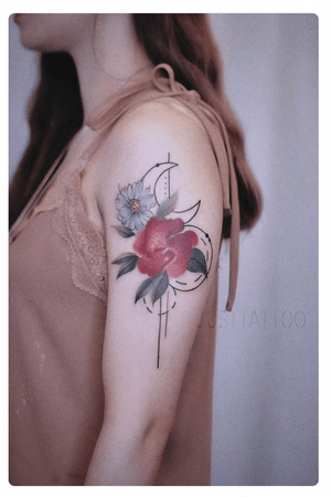 Tattoo by Danny tattooist. Wechat：Justtattoo02 Guangzhou Tattoo - #Justtattoo #GuangzhouTattoo #OriginalTattoo #TattooManuscript #TattooDesign #TattooFemaleTattooist #watercolor #watercolortattoo #geometrictattoo #armtattoo #cornflower #flowers #flowerstattoo #daisytattoo #rosetattoo #rose 