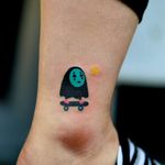 Tattoo by Zzizzi #Zzizzi #StudioGhiblitattoo #StudioGhibli #anime #manga #cartoon #newschool #movietattoo #filmtattoo #SpiritedAway #NoFace #stars #skateboard #cute #tiny #small #handpoke