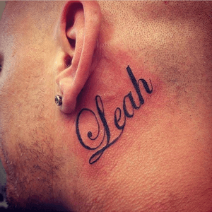 Couple name 🙊 #behindtheear #name #script #tattoo #tattoostyle #tattooart #tattoodesign #behindear #blackandwhite #blackink #eternalink #liner #couple #love #typography 