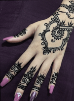 Please follow me on insta! @raeesa.az #black #mehndi #henna #art #own #work #photography #jagua #insta #nails #pink #purple #simple #love #arabic #design #pattern 
