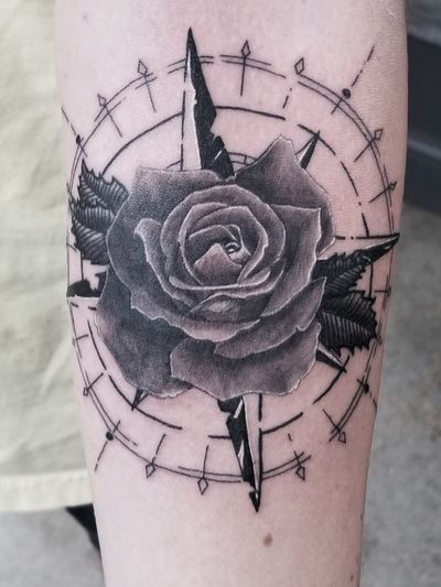 Graphic realism rose and compass. #rose #rosetattoo #compass #compasstattoo #realism #realistictattoo #blackandgrey #blackandgreytattoo #girlswithtattoos #knoxville #knoxvilletattoo