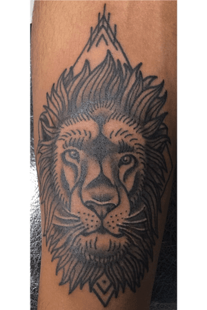 Blackwork lion with a bit of geometric linework. Thanks for looking! 