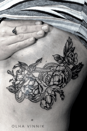 #dotwork #tattooart #tattookh #tattookharkov  #tattoo #tattoosketch #tattooink #whipshading #blackwork #flowers #snake #змея #змеи #эскиз  #цветы #art #sketch #пионы #peonies