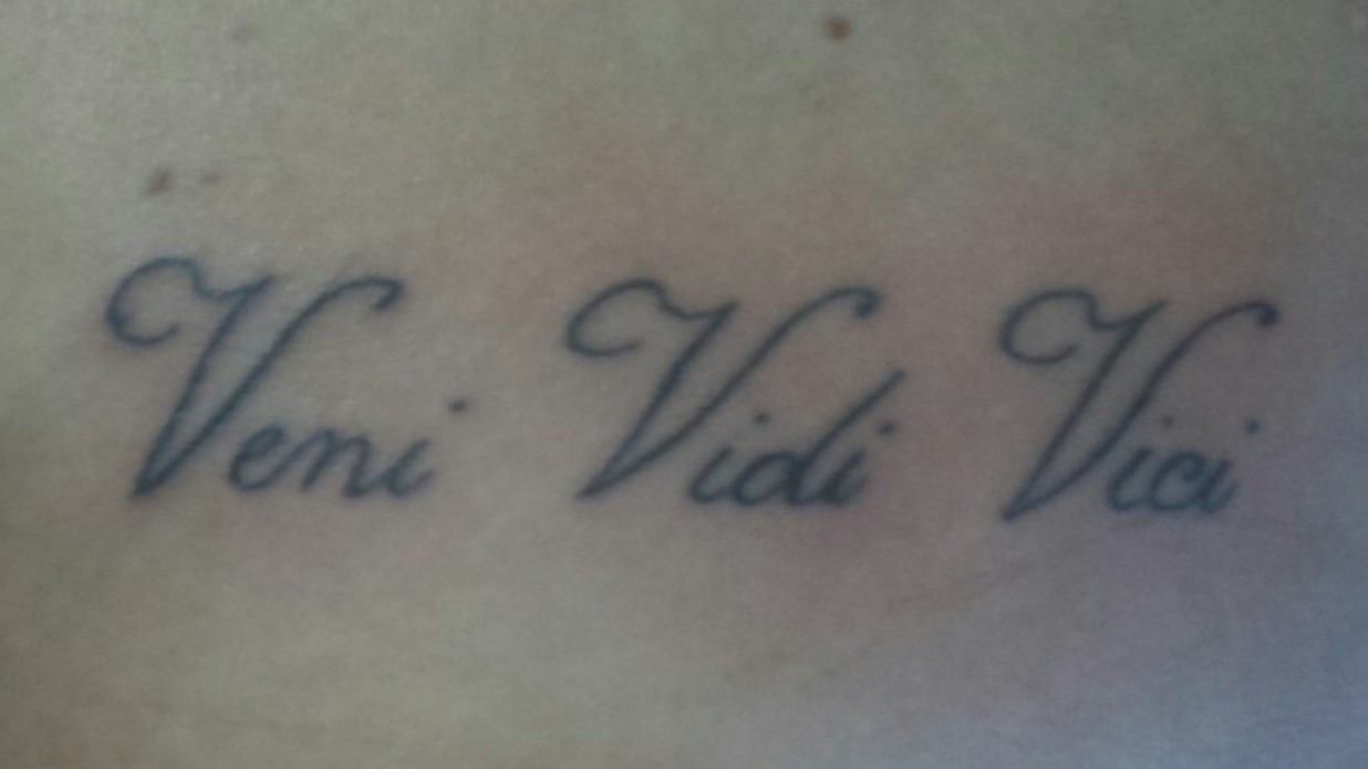 Fran Art Tattoo - Tattoo VENI VIDI VICI, com um