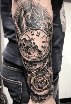 Pocket watch !!! #blackandgrey #pocketwatch #forearmtattoo #bngtattoo #fineline #time #rose #tattoo #gothicwindow #blackandgreytattoo