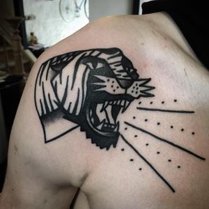 Tattoo uploaded by Knuckle Tattoo Shop • #angry #tiger • Tattoodo