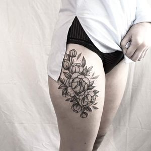 Flowers ☀️Instagram : @nikita.tattoo#inked #tattoo #details #thinlinetattoo #blackworker #lineworkers #graphictattoos #finelinetattoo #floral #floraltattoo #peonytattoo #peonyflower #linework #dotwork #dotworktattoos 