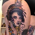 Tattoo by Hannah Flowers #HannahFlowers #painterlytattoos #fineart #ladyhead #lady #portrait #palette #skeleton #skull #GustaveKlimt #rose #floral #pattern #flower #paintbrush #artist