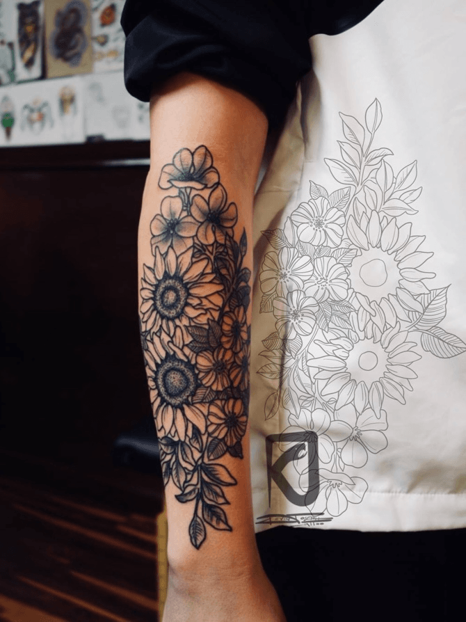 Bee and Sunflower Tattoo  Carina Roma Custom Tattoo Artist  Flickr