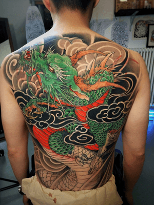 “龍🐲”#AsianTattoos #japanesetattoo #tattooartist 