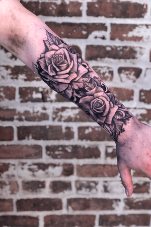 Blackwerk realism roses