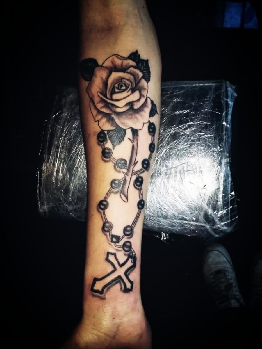 Tattoo Uploaded By Malak Tattoo Shop Rosa Con Rosario 714268 Tattoodo