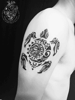 เจ้าเต่าน้อยย เดือนนี้เต่ามาแรงจิงๆ Little Tribal Turtle :) #polynesiantattoo #Polynesian #Turtle #tattoos #Reminisce #Reminiscetattoo #bangkok #bangkoktattoo #Thailand