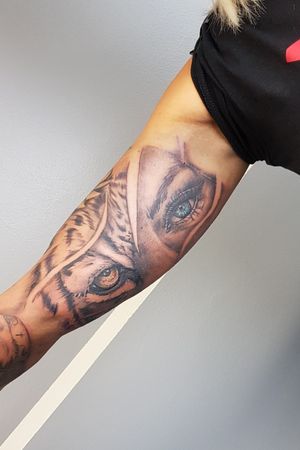 Tiger women done recently #tattooart #realistic #blackandgrey 