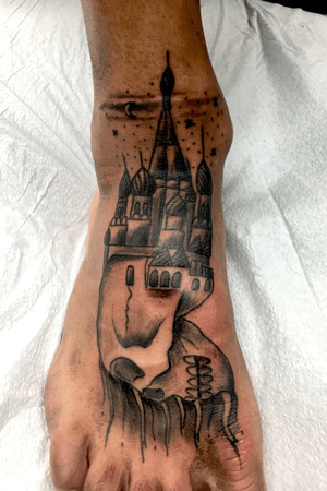 Black and gray traditional Russian by Mark Schilling at Life After Death Tattoo in Costa Mesa, Ca #foottattoo  #russianprisontattoo #kremlintattoo #blackandgrey #skulltattoo 