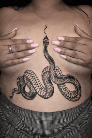 Black and grey snake tattoo by Nate Fierro @natefierro #traditional #traditionaltattoo #snaketattoo #stomachtattoo #blackandgrey #blackandgreytattoo