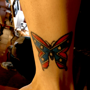 Left lower leg tatto 