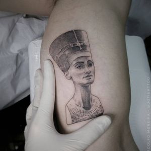 Tattoo by ADF M. aka dotinkttoo #ADFM #Dotinkttoo #Egyptiantattoos #egyptian #egypt #ancient #esoteric #history #nefertiti #portrait #bust #sculpture #blackandgrey #realistic #crown #cobra #jewelry