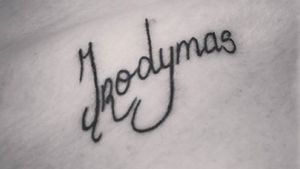 Įrodymas - a nickname tattoo on my collar bone. My first tattoo in my own handwriting. I wanted to get it bigger but the artist suggested a smaller one and I was too anxious to ask him to let me try a bigger version. Overall a nice tattoo, lasted about 15-20 minutes #nickname #handwriting #letters #first