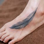 By #tattoist_doy #feather #blue #foot 