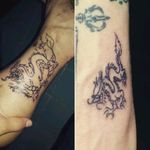 First tattoo I made on myself (left) inspired by a mini tattoo of the Italian artist @gmfercioni (right). So happy whit this Lil fella! #dragon #japanesedragon #tattooapprentice #firtstattoo #beginner #love