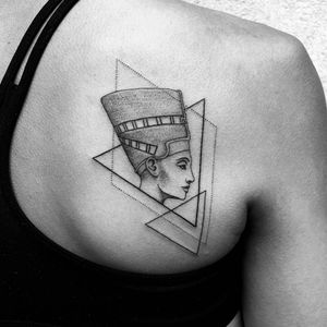 Tattoo by Sasha Woland #SashaWoland #FleureNoire #Egyptiantattoos #egyptian #egypt #ancient #esoteric #history #neferetiti #blackandgrey #sculpture #crown #bust #lady #ladyhead #linework #dotwork #illustrative