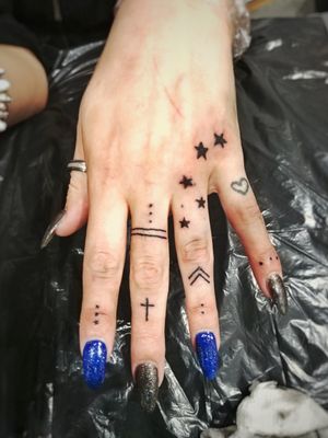 #hand #handtattoo #blackwork #linework #tattooideas #smalltattoo #cutetattoo #tattoodesign #design #stars