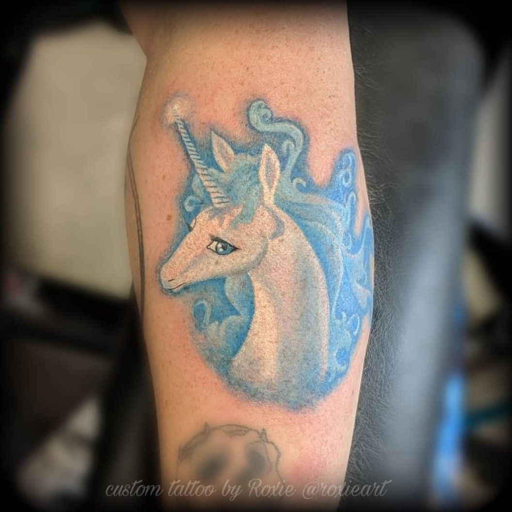 The last Unicorn by Brovvnie  Einhorn tattoo Last unicorn Tierzeichnung