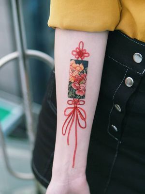 Norigae (Korean traditional ornaments).#tattooistsion#flowertattoo #floraltattoo #Korea #KoreanArtist #tattooistsion #colortattoo #flower #flowers #oriental 