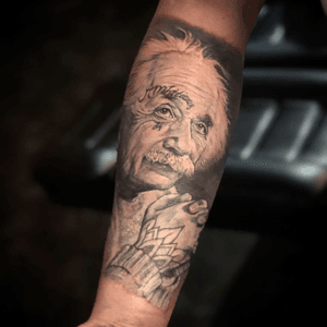 Mister Einstein on @gaz_hamlin today. #realistic #realistictattoo #alberteinstein #tattoo #tatuagem #tatuaje #wallsandskin #amsterdamtattoo #rotterdamtattoo #science #hero #besttattoos #inkmagazine #blackandgrey #blackandgreytattoo