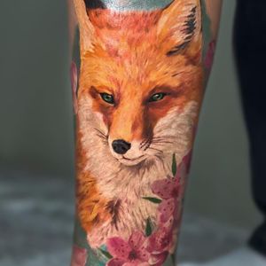 Tattoo by Nikita Ilin #NikitaIlin #foxtattoo #fox #animal #nature #color #watercolor #painterly #realistic #flower