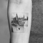 Tattoo by Dragon aka Drag Ink #Dragon #DragInk #blackandgreytattoos #blackandgrey #Hogwarts #HarryPotter #castle #lake #boat