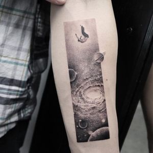 Tattoo by Eva Krbdk #evakrbdk #blackandgreytattoos #blackandgrey #stars #galaxy #planets #solarsystem #milkway #saturn #surreal #realism #realistic #detailed
