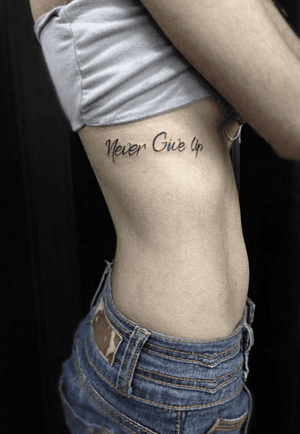 • n e v e r  g i v e  u p •...#nevergiveup #letterstattoo #lettering #letteringtattoo #altostattoo #ink #tatuadoresdevenezuela #worldfamousink #tattoo #skinart #tattooart #inked #morttattoo