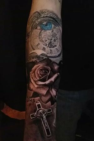 derrick rose cross tattoos
