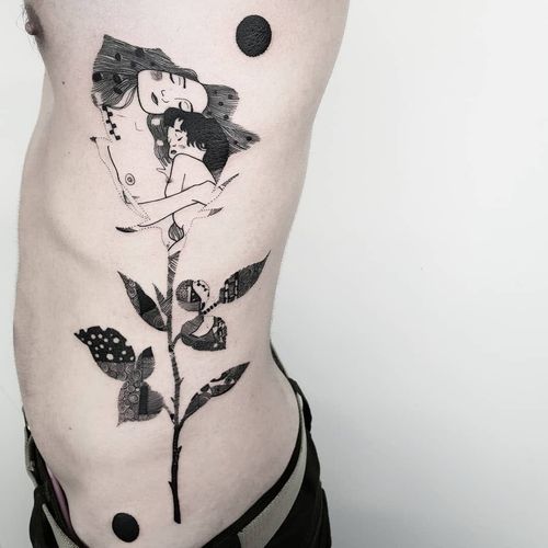 Tattoo by Matteo Nangeroni #MatteoNangeroni #perfectlyplacedtattoos #placement #Klimt #fineart #flower #floral #mother #child #family #illustrative #blackwork #leaves #plant #love
