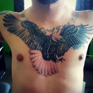 An other cover. Really cool piece. In progressss....!!!😯😯😯😁😁😁#tattoo #tatouage #Aigle #eagle #blackandgrey #blackandgreytattoo  #coveruptattoo #bird #worldfamousink #intenzeink #dermalizepro #hustlebutterdeluxe #romanianartist #Luxembourg 