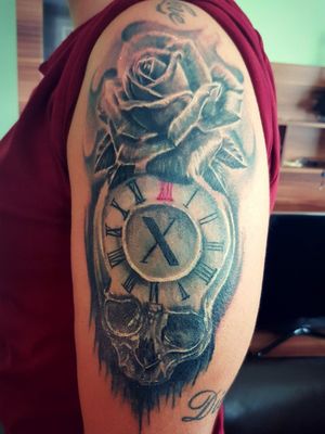 #tattoo #blackandgrey #blackandgreytattoo #skull #clock #clocktattoo #rose #rosa #rosetattoo #realism #realistic #death #worldfamousink #intenzeink #dermalizepro #hustlebutterdeluxe #romanianartist #luxemburg 