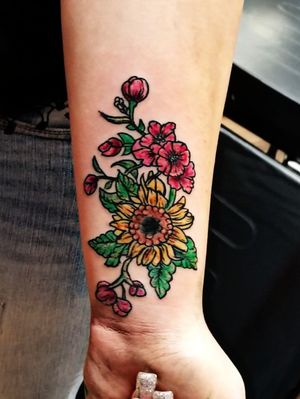 Tattoo: FloralLocation: ForearmInk: FusionNeedles: Helios