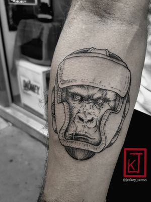 Boxer Gorilla #artiste #tatt #tattoo #ink #inked #art #dessin #drawing #tattooartist #artwork #jeekey #paris #artist #gorilla #monkey #boxe #boxer #ring #taot #dotworktattoo #sketches #traditionalart #liner #scarface #scar #jeekey