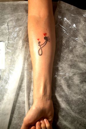#tatuajes #tatuado #tatuando #soytatuadora #tatuadoresMadrid #tattoos #tattoo #figuras #simbologia #simbols #familía #family 