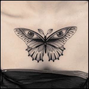 #totemica #tunguska #black #butterfly #eye #insect #entomology #tattoo #southink #southinktattoo #napoli #italy #blacktattooart #tattoolifemagazine #tattoodo #blackworkers #blackwork 