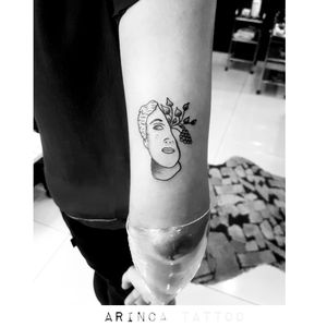 🍇 Instagram: @karincatattoo #grapes #mythology #tattoo #tattoos #tattoodesign #tattooartist #tattooer #tattoostudio #tattoolove #tattooart #istanbul #turkey #dövme #dövmeci #design #girl #woman #tattedup 