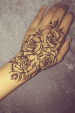 Follow me on instagram: @raeesa.azx my own work using black henna #rose #black #henna #mehndi #tattoo #ink #fashion #style #trend #floral #flowers