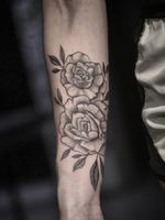 Tatuaje en homenaje a la Abuela "Rosa". Encantado de hacer este tipo de tatuajes 🖤 . San Lorenzo 298, Nueva Córdoba. . . . . . . . #Tattoo #blacktattoo #blackworktattoo #blackworkerssubmission #blackwork #blackworkers #moderntattoo #inkbe #buenavidacentro #black #tattrx #art #leonelzab #cordoba #argentina #nuevacordoba #rosa #tatuaje #rosetattoo #blackworkrose #rose