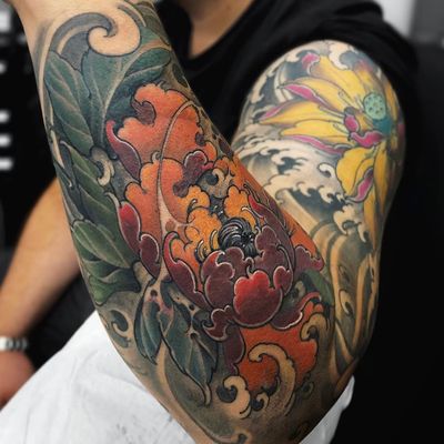 Tattoo by Fibs #Fibs #ElFibs #Japanese #illustrative #darkart #flower #floral #peony #leaves #nature #waves