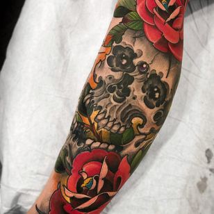 Tattoo by Fibs #Fibs #ElFibs #Japanese #illustrative #darkart #kranie #death #rose #flowers #flowers #leaves #naturaleza